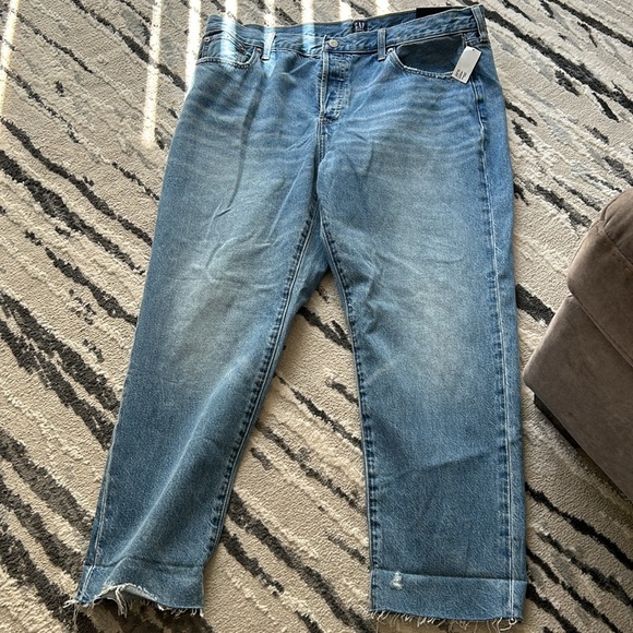 Gap NWT 1969Mid Rise Straight Leg Boyfriend raw hem Distressed Jeans 16 - Picture 3 of 7